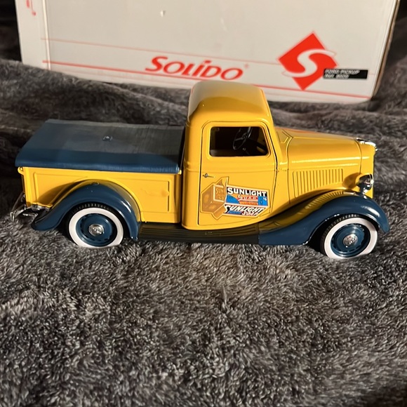SOLIDO FORD V8 PICKUP SUNLIGHT SOAP REF 8020, YELLOW SILVER VINTAGE IN BOX - Picture 3 of 17